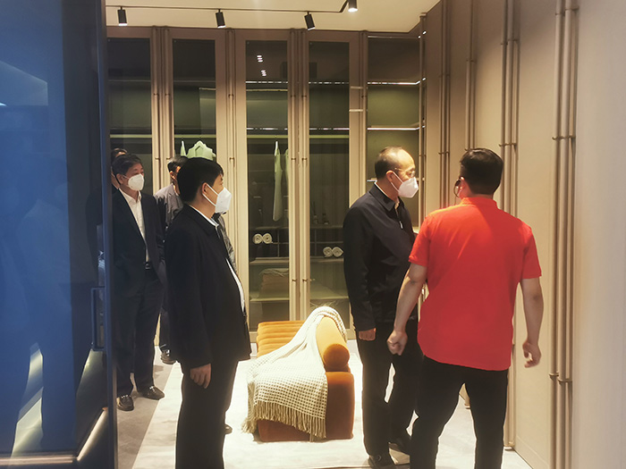 參觀鵬鴻家居生產車間