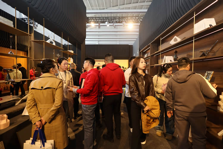 鵬鴻全屋定制亮相沈陽(yáng)家博會(huì)，書寫大家居時(shí)代新篇章