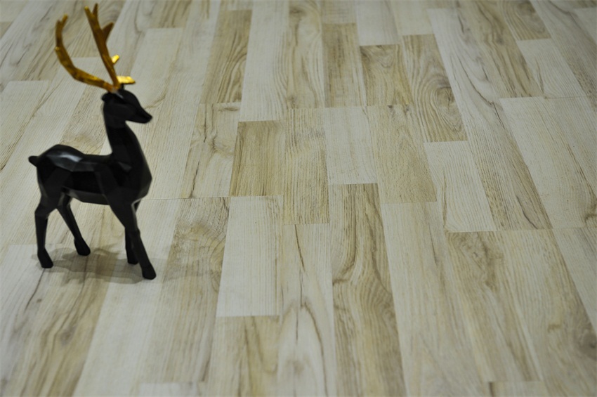 鵬鴻強(qiáng)化復(fù)合地板2810 鵬鴻強(qiáng)化復(fù)合地板2810